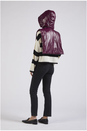 CAPPUCCIO CON DAVANTI IN MAGLIA