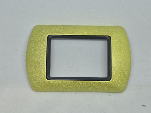 PLACCA PLACCHETTA IN ABS COMPATIBILE LIVING INTERNATIONAL GIALLO MONKEY METALLIZZATO