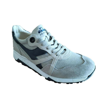 DIADORA