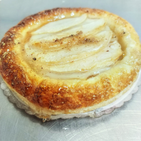 Sfogliatelle alla marmellata di albicocca e crema pasticcera