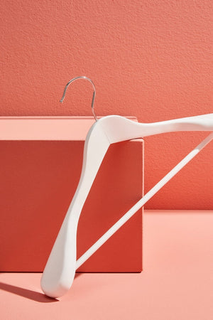 Gruccia "Coat" spalla in legno di loto e acciaio cromato con barra