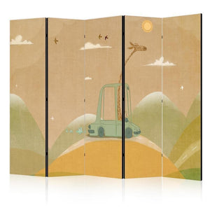 Paravento - Dreamy Traveler - Giraffe Driving a Car on a Beautiful Sunny Day