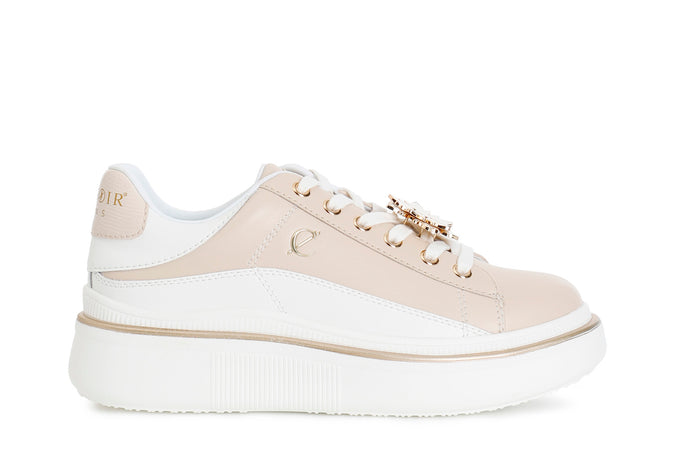 SNEAKER IN PELLE CON ACCESSORIO SMALTATO