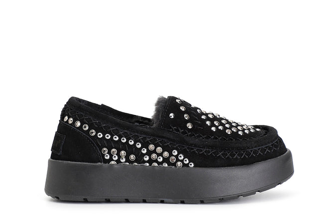 MOCASSINO IN PELLE SCAMOSCIATA CON STRASS BORCHIE E INFILATURE
