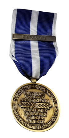 Medaglia Kosovo Nato con scatola della Repubblica Italiana