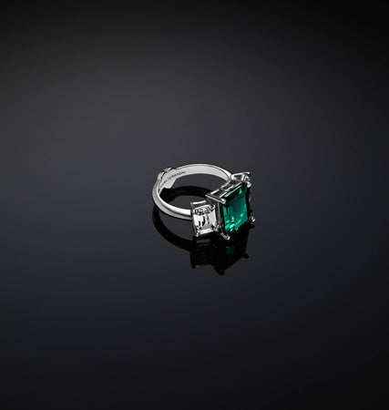 CHIARA FERRAGNI  @ -  ANELLO TRILOGY EMERALD