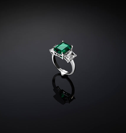 CHIARA FERRAGNI  @ -  ANELLO TRILOGY EMERALD