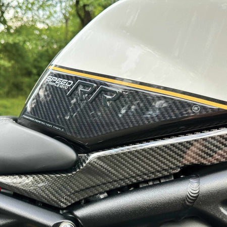 Adesivi 3D Serbatoio Laterali compatibili con Triumph Speed Triple 1200 RR