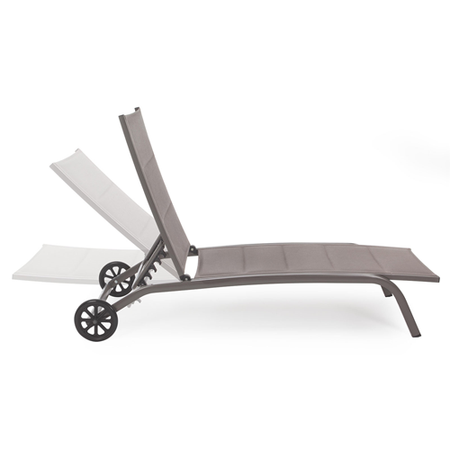 Lettino prendisole "Cleo" in alluminio effetto legno con ruote da giardino per esterno