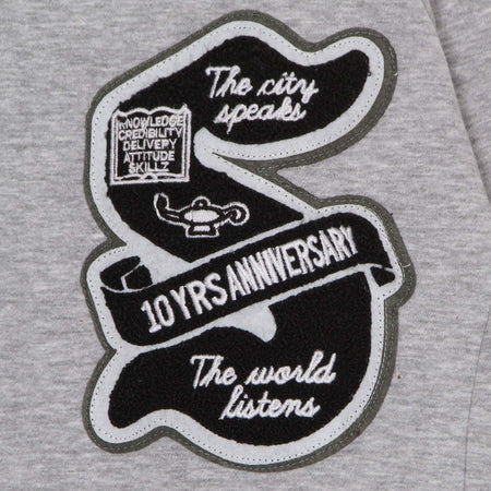 5TATE-OF-MIND-Felpa-Girocollo-Uomo-Ten-Years-Anniversary-Crewneck-Grey-Melange-da-uomo
