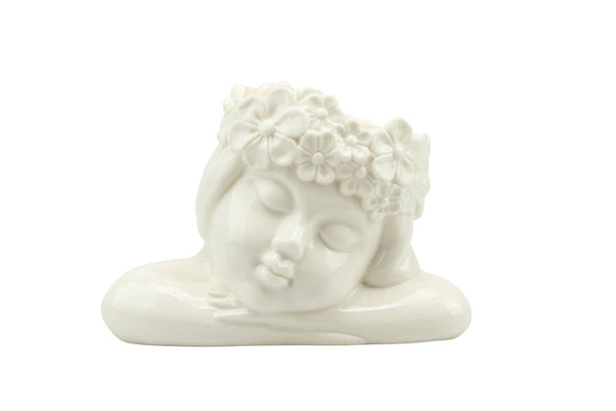 Bomboniera bimba in porcellana bianca con fiori e candela, confezionata con scatolo e fazzoletto, stile raffinato