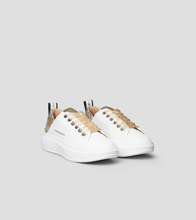 wembley-woman-white-peach (2)