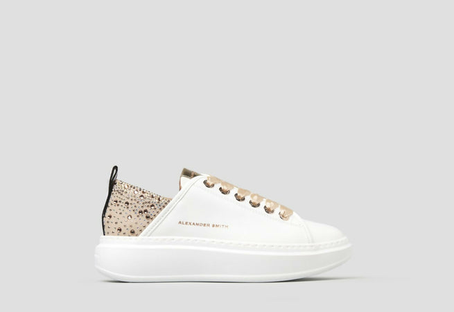 wembley-woman-white-peach