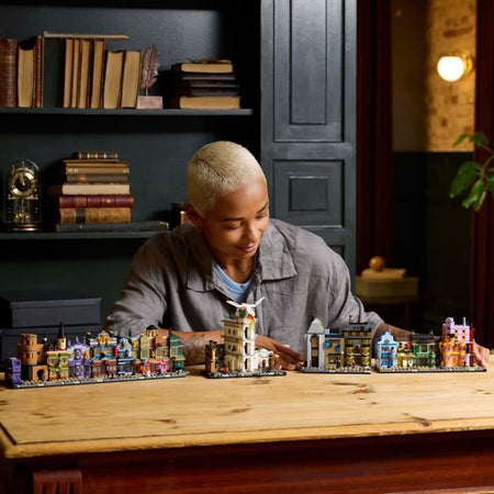 LEGO Harry Potter 76444 Diagon Alley Negozi Magici - Set per Adulti
