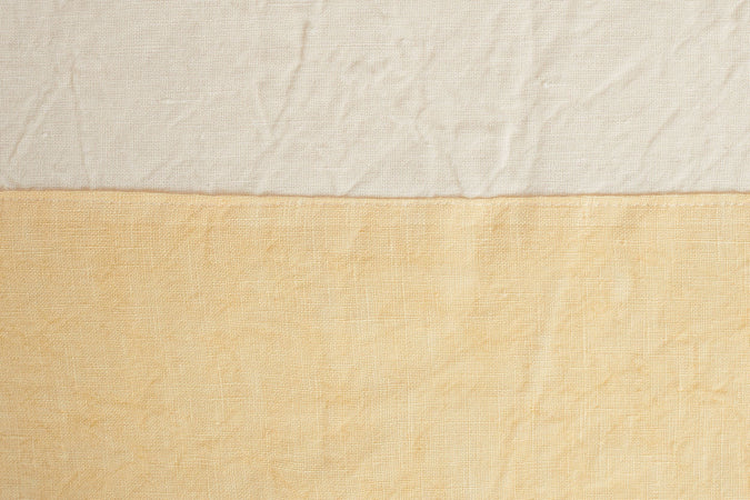 Tovaglia in misto lino con elegante bordo applicato made in italy NATURALE/GIALLO PASTELLO