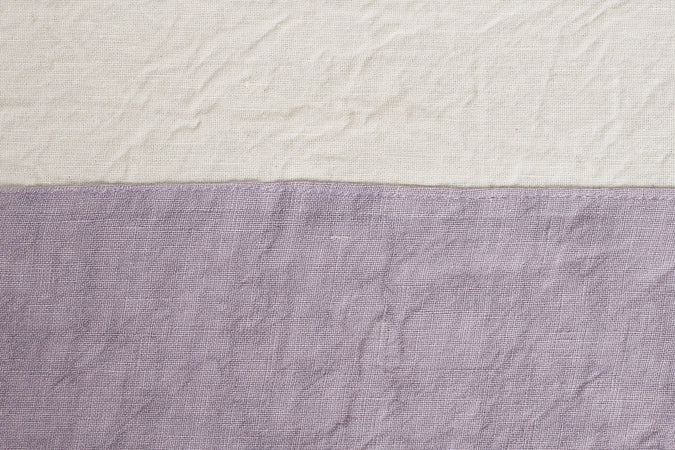 Tovaglia in misto lino con elegante bordo applicato made in italy NATURALE/GLICINE