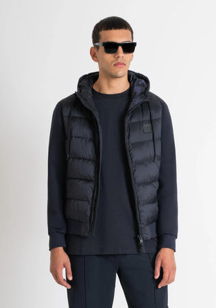 Piumino slim fit con maniche in tessuto scuba