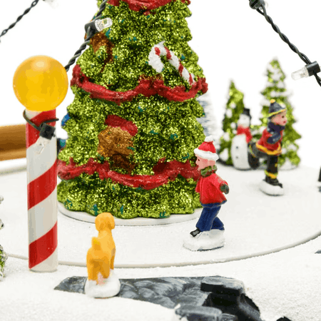 Villaggio di Natale, Paesaggio innevato con pattinatori rotanti in movimento, led multicolor