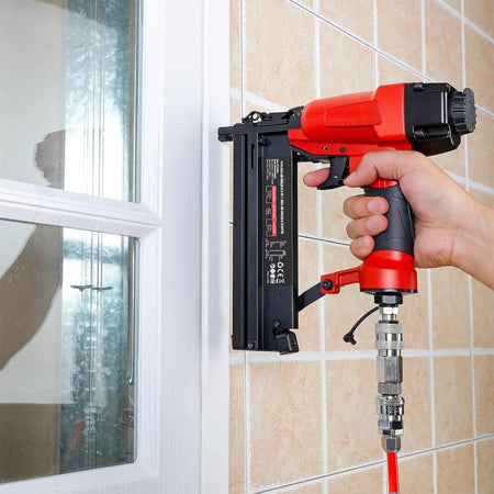 Inchiodatrice pneumatica "TC-PN50" a doppia funzione ideale per i lavori di ristrutturazione