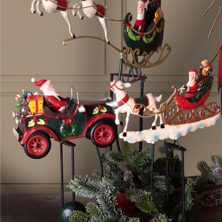 Auto sospesa con babbo e regali in metallo per decorazioni natalizie