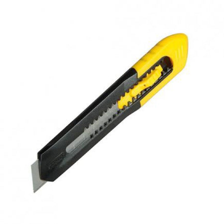 Cutter "SM18" con bloccalama a dentatura obliqua e con lama a spezzare a 8 elementi