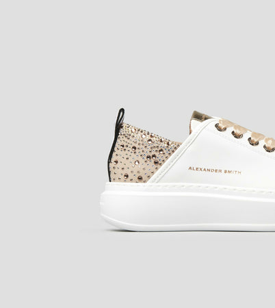 wembley-woman-white-peach (1)