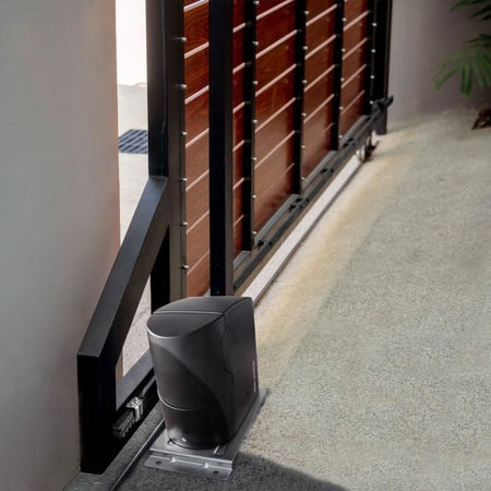 Motorizzazione per cancelli a cremagliera - SCS SENTINEL - SimplyOpen 3