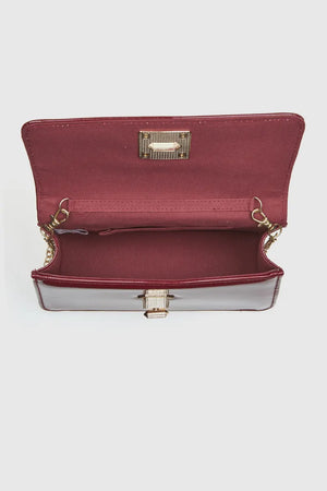 VERDE FASHION | Pochette con patta in ecopelle verniciata