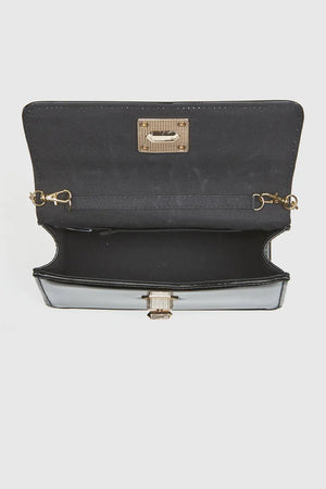 VERDE FASHION | Pochette con patta in ecopelle verniciata
