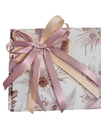 Confezione Regalo Personalizzata con Fiore e Nastro