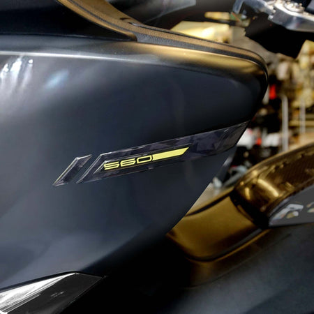 Adesivi-3D-Paraspigoli-carene-compatibili-con-Yamaha-Tmax-560-20Th-Anniversary