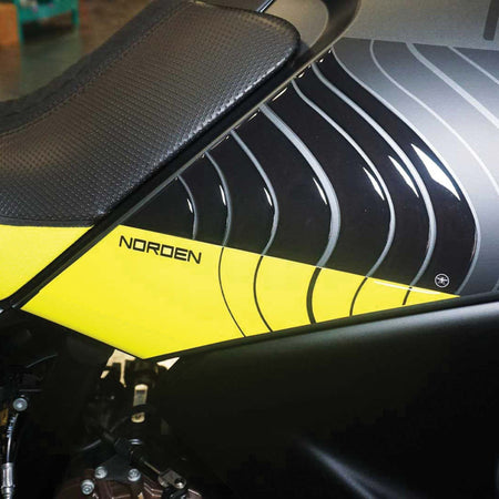 Adesivi-3D-Protezioni-laterali-serbatoio-compatibili-con-Husqvarna-Norden-901