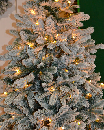 Albero di Natale innevato "Oslo" con big led in PE + PVC + Flock