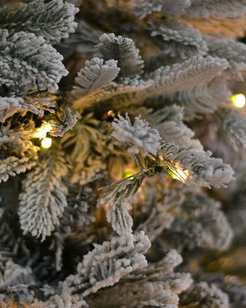 Albero di Natale innevato "Oslo" con big led in PE + PVC + Flock