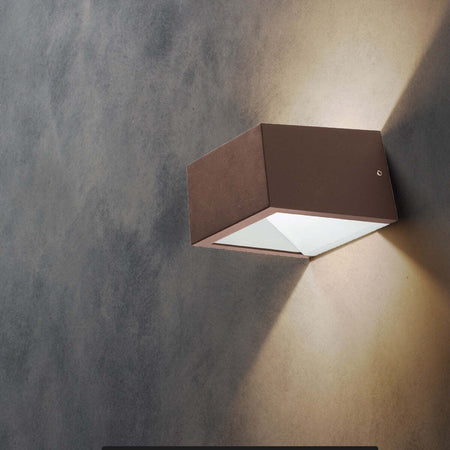 Applique-corten-Gea-Led-GES1160-IP54-LED-bianco-dinamico-lampada-parete-classica-esterno