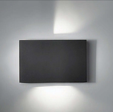 Applique-esterno-Pan-International-WALLY-LED-IP65-lampada-parete-giardino
