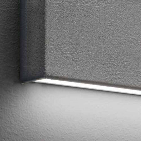 Applique-moderno-Linea-Light-Group-BOX-W2-BI-EMISSION-8263-LED-28W-alluminio-lampada-parete
