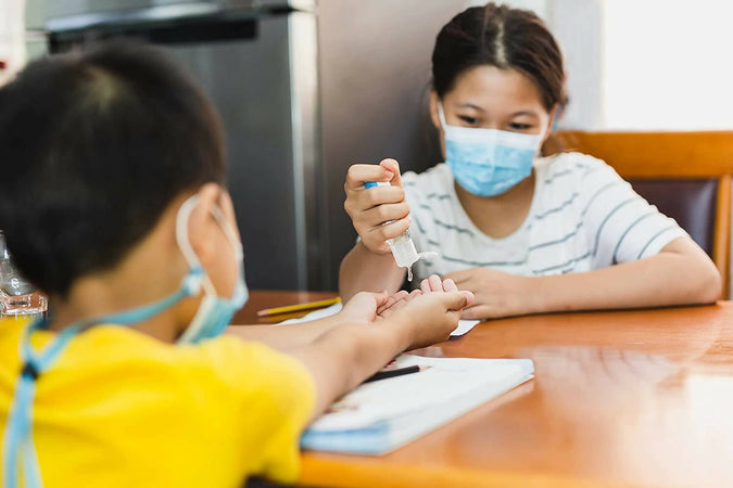 Atokirina Safegel Igienizzante Mani a Base Alcolica Senza Risciacquo 70% Alcool Antibatterico Igienizza Protegge Le Mani Da Agenti Contaminanti