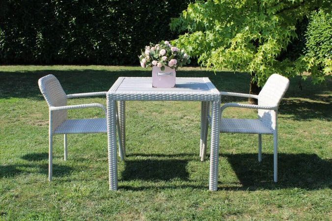 AXOR---tavolo-intreccio-in-rattan-sintetico-e-polywood-80x80-Grigio-Milani-Home