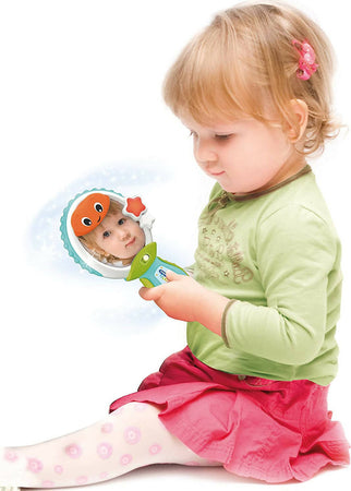 Baby Clementoni - 17329 - Baby Specchietto - Gioco Prima Infanzia - Giocattolo Elettronico Parlante Italiano (batterie Incluse), Bambini 9 - 36 Mesi Giochi e giocattoli/Elettronica per bambini/Giochi elettronici Sanitaria Gioia del Bimbo - Villa San Giovanni, Commerciovirtuoso.it