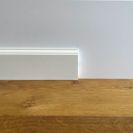 100 metri lineari di Battiscopa PREMIUM in legno MASSELLO mod.FIRENZE 68x15 laccato bianco liscio - Eternal Parquet