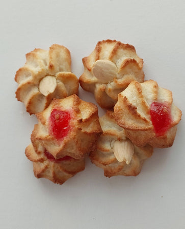 Biscotti Paste Di Mandorla Ricce Siciliane Confezione Box Regalo 500 Gr Biscotti Con Ingredienti Naturali Mandorle Siciliane Alimentari e cura della casa/Alimenti freschi e refrigerati/Impasti refrigerati/Biscotti LiSicily dolci per passione - Alassio, Commerciovirtuoso.it