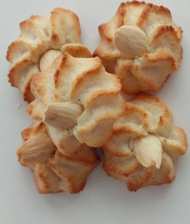 Biscotti Paste Di Mandorla Ricce Siciliane Confezione Box Regalo 500 Gr Biscotti Con Ingredienti Naturali Mandorle Siciliane Alimentari e cura della casa/Alimenti freschi e refrigerati/Impasti refrigerati/Biscotti LiSicily dolci per passione - Alassio, Commerciovirtuoso.it