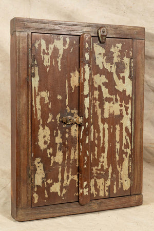 Biscottini-Finestra-finestrina-grata-in-legno-massello-e-in-ferro-antica-e-vecchia-medievale-con-telaio-da-interno-o-da-esterno