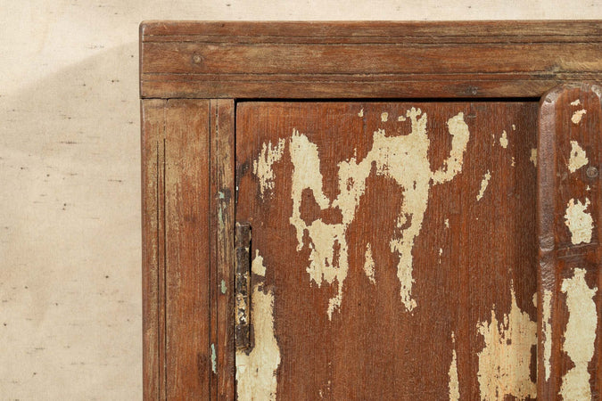 Biscottini-Finestra-finestrina-grata-in-legno-massello-e-in-ferro-antica-e-vecchia-medievale-con-telaio-da-interno-o-da-esterno