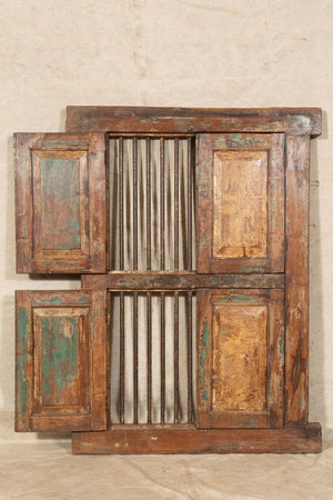 Biscottini-Finestra-finestrina-grata-porta-in-legno-massello-e-in-ferro-antica-e-vecchia-con-telaio-da-interno-o-da-esterno