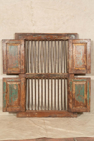 Biscottini-Finestra-finestrina-grata-porta-in-legno-massello-e-in-ferro-antica-e-vecchia-con-telaio-da-interno-o-da-esterno