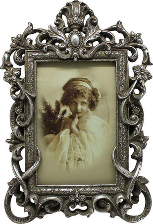 Biscottini-Portafoto-da-appoggio-a-cuore-in-resina-finitura-argento-anticata-L18xPR2xH27-cm