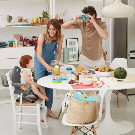 CHICCO Pocket Snack Rialzo Sedia per Bambini 6 Mesi - 3 Anni (15 kg), Seggiolino Pappa Alzasedia da Tavolo Portatile e Regolabile, con Chiusura Compatta e Vassoio Rimovibile - vari colori, saffron, giallo, dark grey, grigio, violetta, sage Prima infanzia/Allattamento e pappa/Seggioloni sedili e accessori/Rialzi sedia Sanitaria Gioia del Bimbo - Villa San Giovanni, Commerciovirtuoso.it