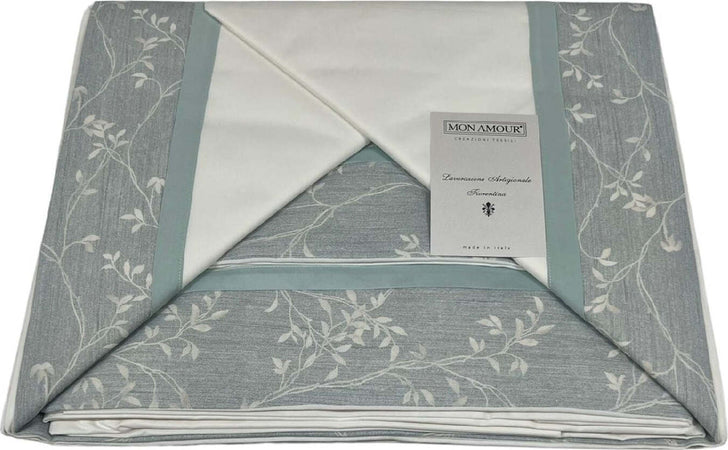 Completo lenzuola matrimoniale Mon Amour art. Ramoscello Il completo lenzuola é composto: Un lenzuolo inferiore 180x200 con un angolo max 28 cm un lenzuolo superiore 250x300 e 2 federe 52x82 Casa e cucina/Tessili per la casa/Biancheria da letto/Lenzuola e federe/Set di lenzuola e federe Biancheria Arredo Home - Nola, Commerciovirtuoso.it
